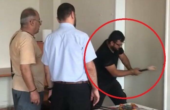 Bursa’da tepki çeken atama Kadın müdür yardımcısının odasının kapısını tekmeleyerek kırdığı görüntülerle gündeme gelen