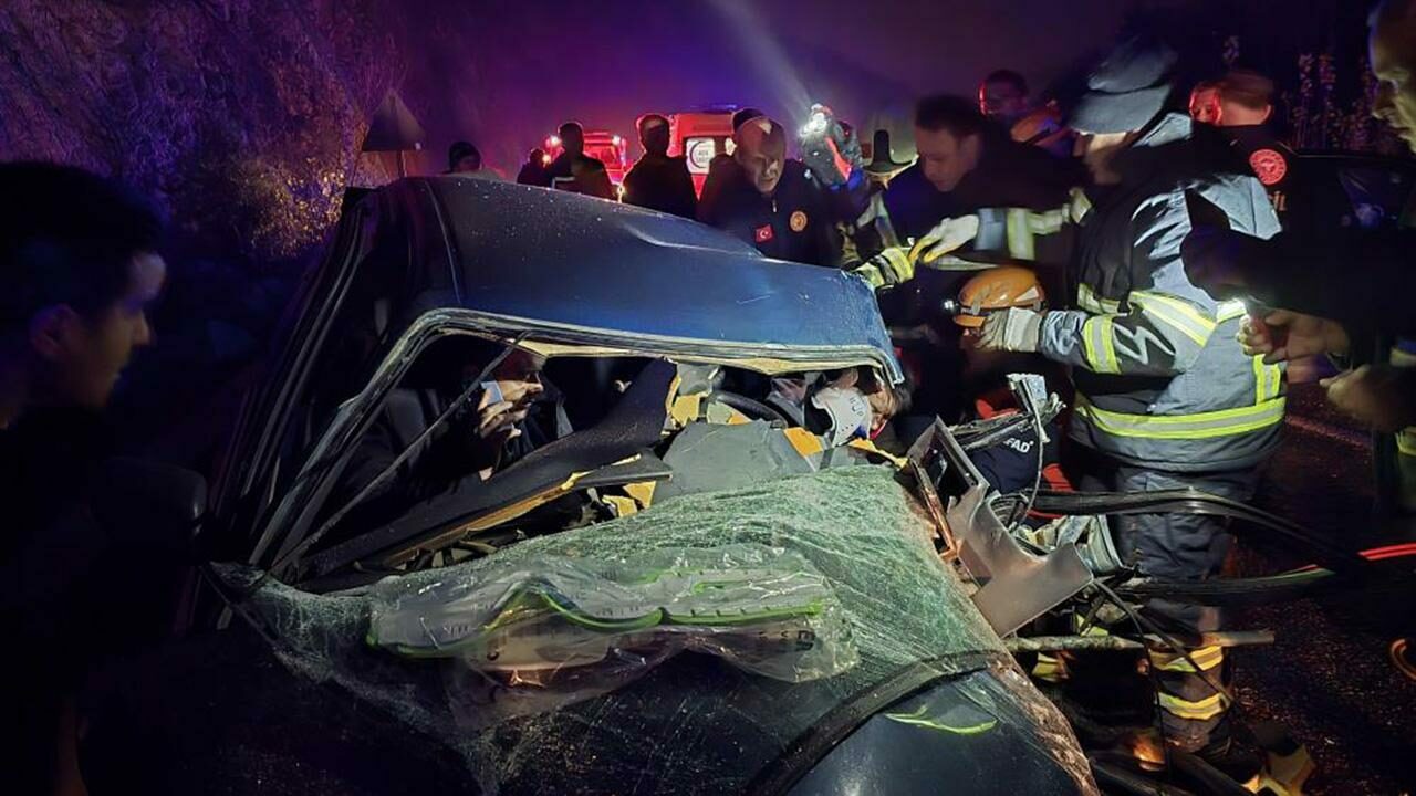 Korkunç kaza! Köpeğe çarpmamak için… Korkunç kaza! Köpeğe çarpmamak için…