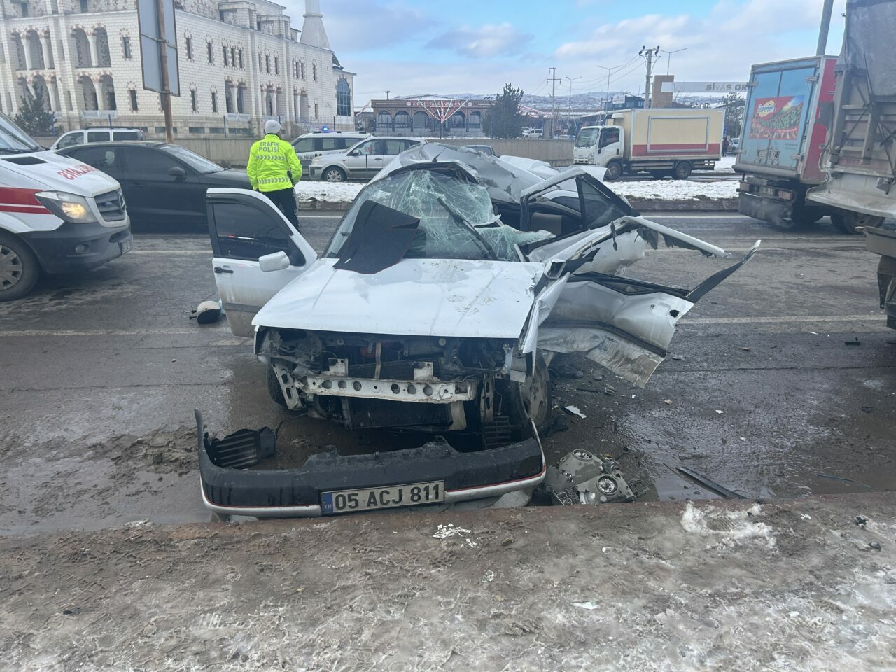 Korkunç kaza! Tıra arkadan çarptı