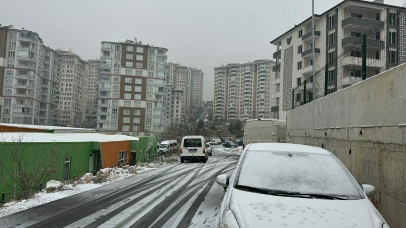 Malatya'da kar yağışı etkili oldu.