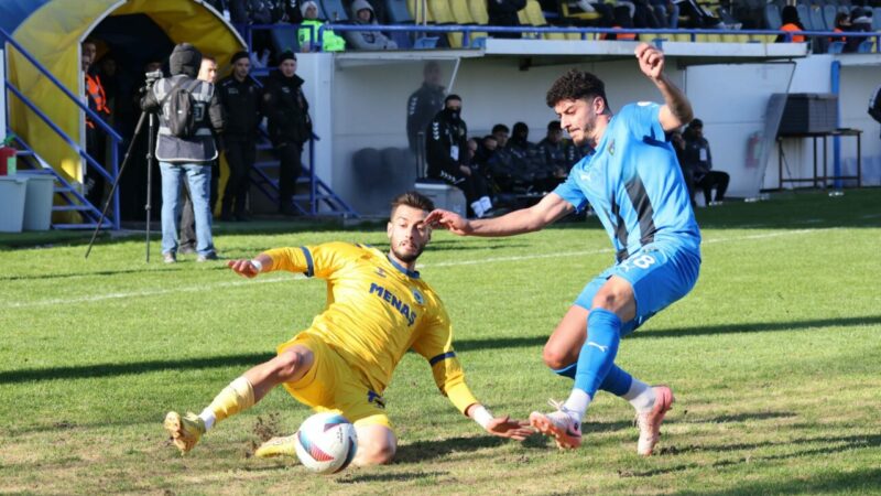 Nesine 2. Lig Kırmızı Grup'ta play-off’u hedefleyen Karacabey Belediyespor, Menemen