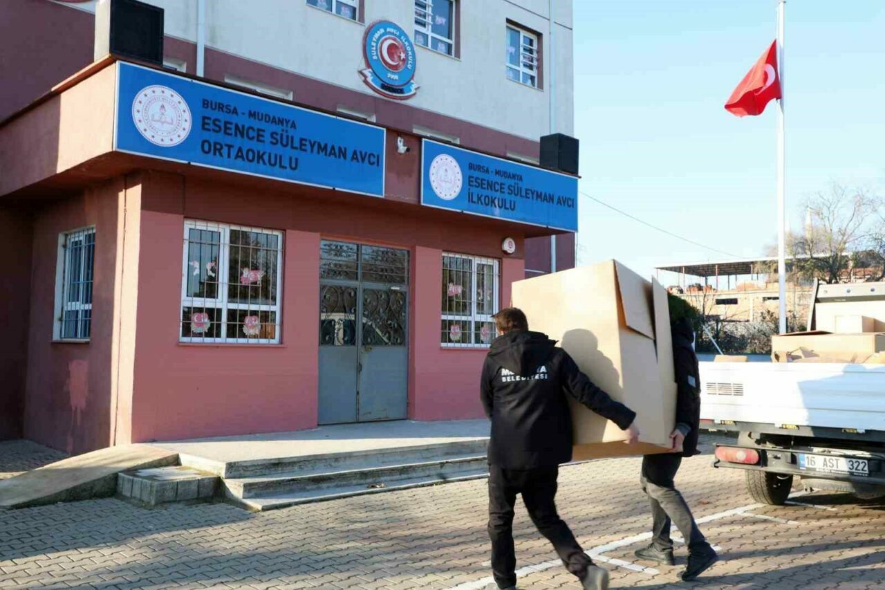 Mudanya’da öğrencilere çifte destek Mudanya’da öğrencilere çifte destek
