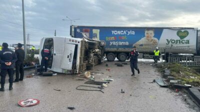 Okul servisi ile TIR çarpıştı: 8 öğrencinin durumu ağır