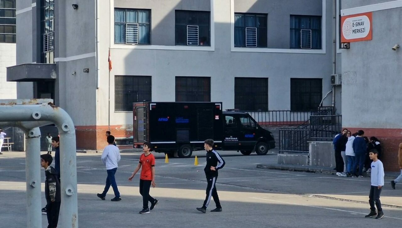 Okulda cıva paniği: KBRN ekipleri harekete geçti Okulda cıva paniği: KBRN ekipleri harekete geçti