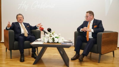 Krizleri çözen Cavit Çağlar’dan Ortadoğu uyarısı