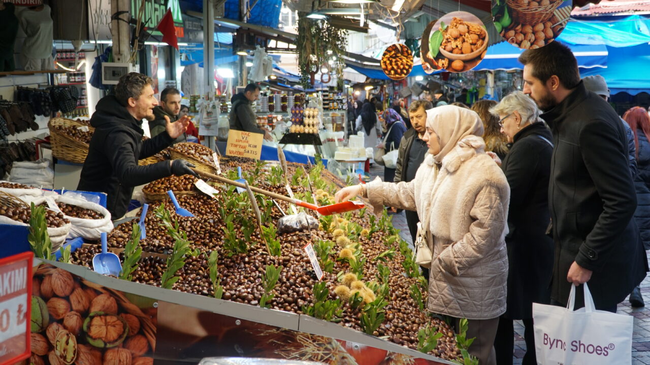 Bursa’da pazarda fiyatlar cep yakıyor! Bursa’da pazarda fiyatlar cep yakıyor!