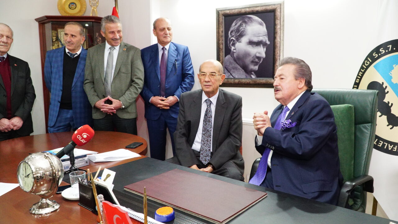 Devlet eski Bakanı Cavit Çağlar’dan Bursa esnafına övgü Devlet eski Bakanı Cavit Çağlar’dan Bursa esnafına övgü