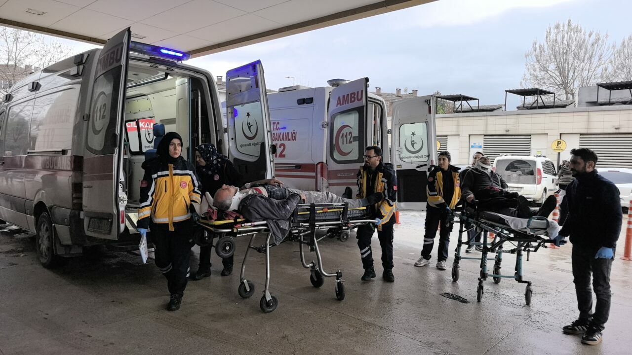 Bursa’da korkunç kaza: 2 yaralı Bursa’da korkunç kaza: 2 yaralı