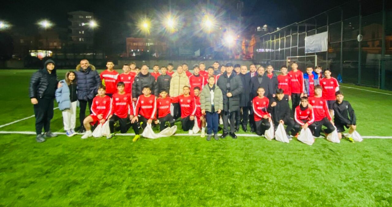 Bursa Emniyet Spor’da yeni yıl sürprizi Bursa Emniyet Spor’da yeni yıl sürprizi