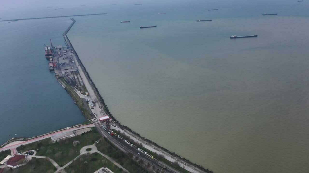 Rusya, Karadeniz’deki petrol sızıntısı nedeniyle acil durum ilan etti