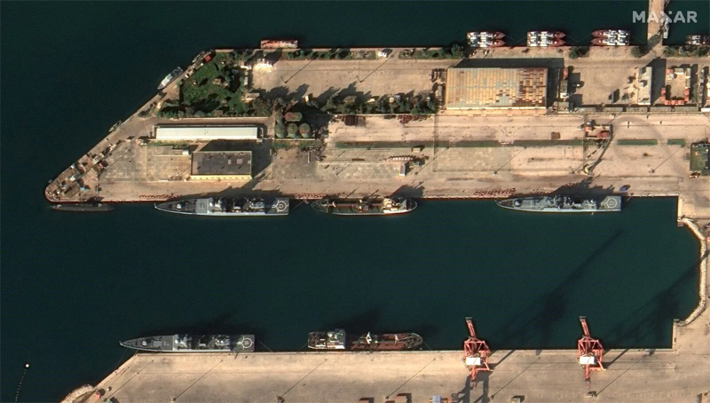 Rusya HTŞ ile masaya oturdu: Suriye’deki askeri üslere ne olacak? Rusya HTŞ ile masaya oturdu: Suriye’deki askeri üslere ne olacak?