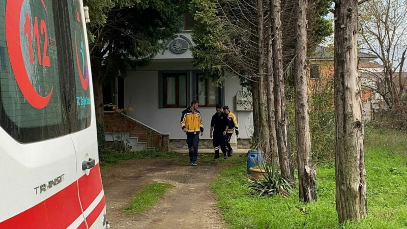 Sakarya'nın Akyazı ilçesinde yalnız yaşayan 65 yaşındaki kişi evinde ölü