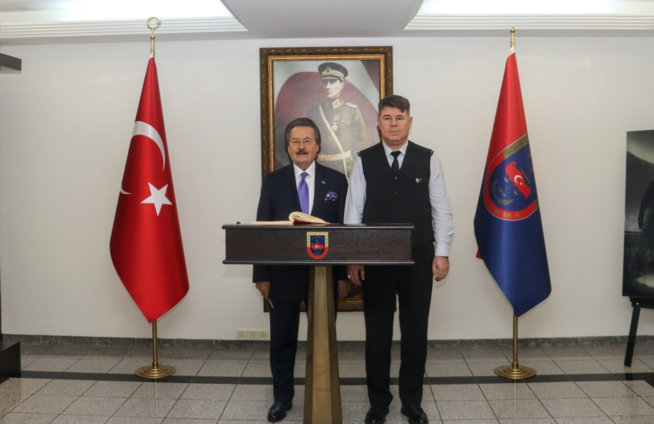 Cavit Çağlar’dan Bursa İl Jandarma Komutanı Tuğgeneral Tataroğlu’na ziyaret Cavit Çağlar’dan Bursa İl Jandarma Komutanı Tuğgeneral Tataroğlu’na ziyaret