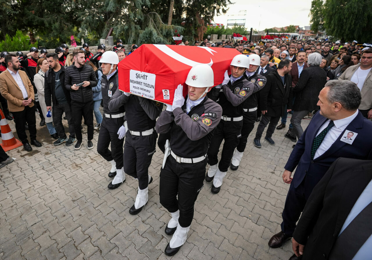 Şehit polise son görev