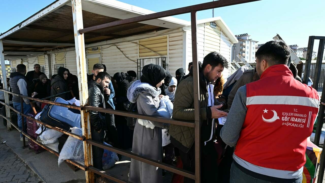 Suriyeliler ülkelerine dönüyor Suriyeliler ülkelerine dönüyor