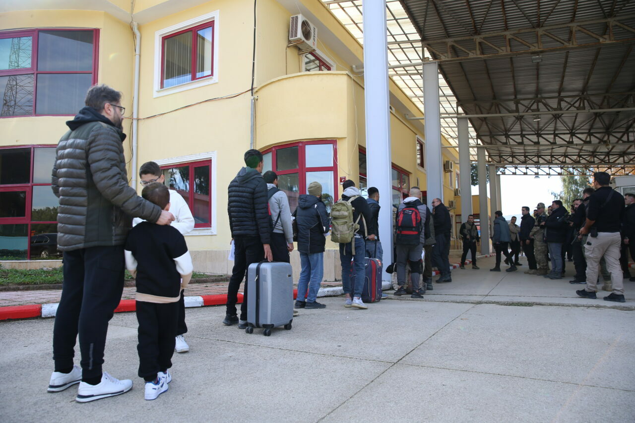 Suriyelilerin ülkelerine dönüşü sürüyor Suriyelilerin ülkelerine dönüşü sürüyor