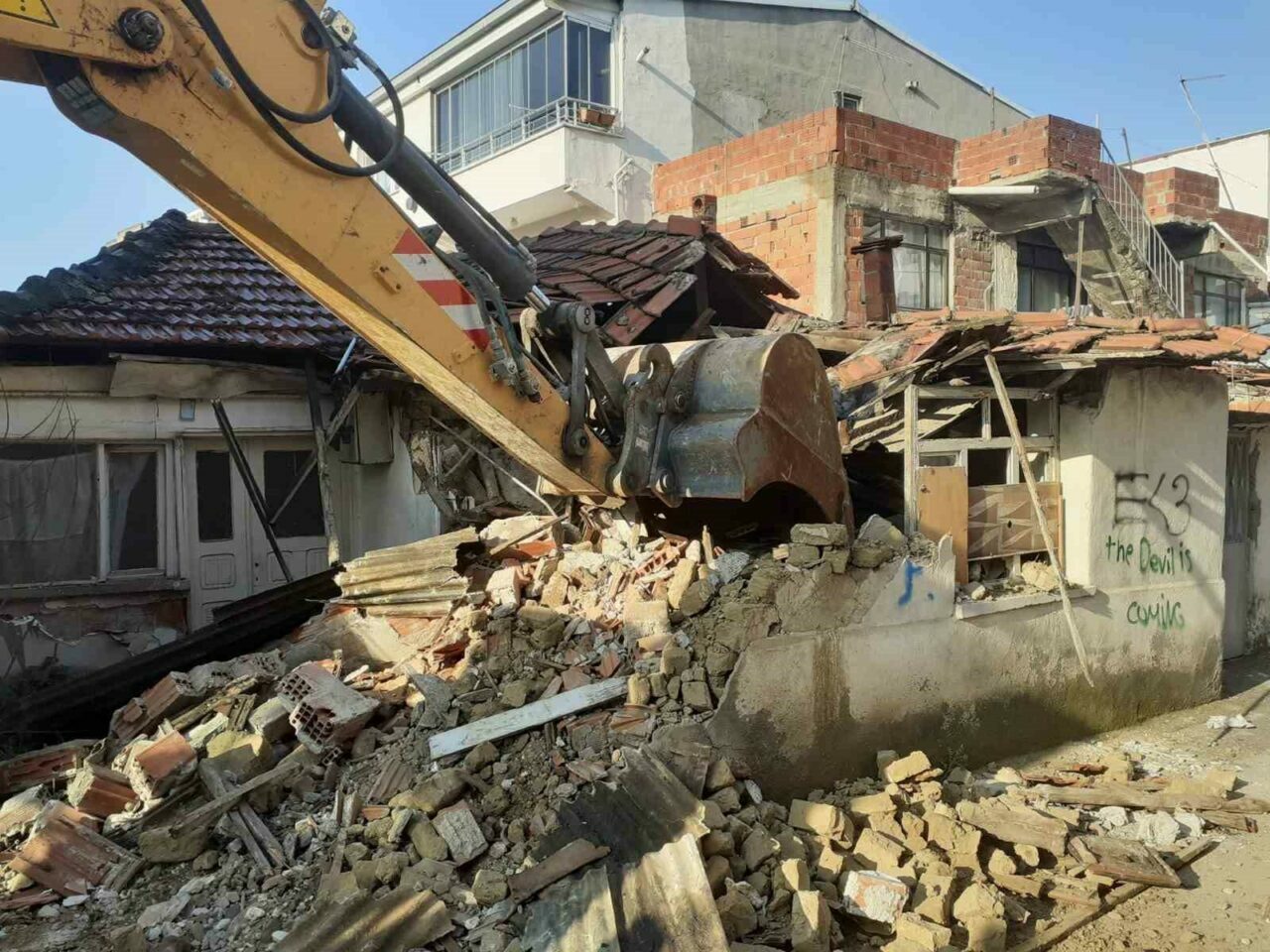 Bursa’da tehlike saçıyordu! Tek tek yıkılıyorlar