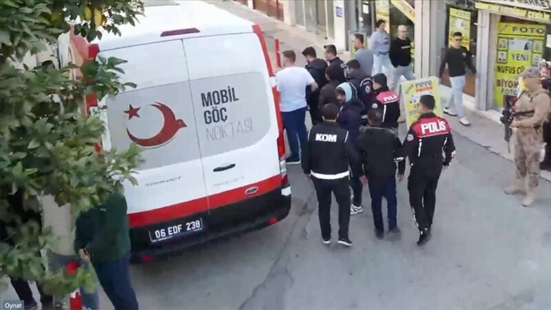 İçişleri Bakanı Ali Yerlikaya, "Kalkan-34" operasyonlarında 15'i yabancı uyruklu 48