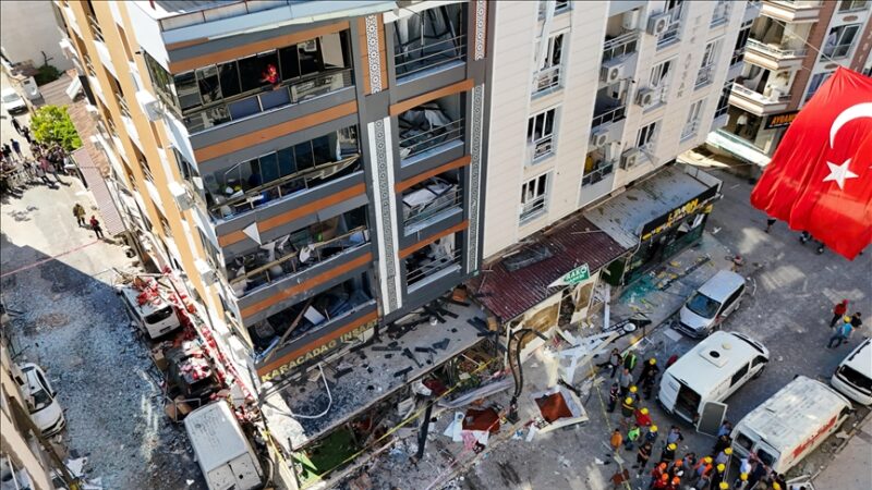İzmir'in Torbalı ilçesinde bir lokantada 5 kişinin öldüğü, 63 kişinin