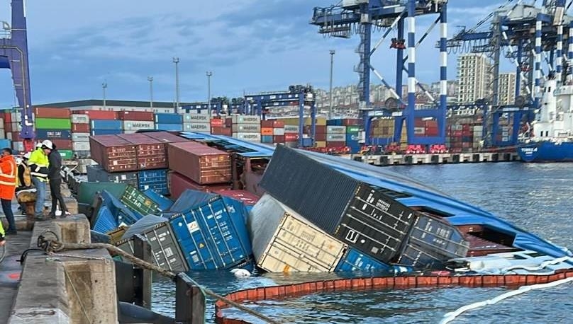 Ambarlı Limanı’nda kuru yük gemisi yan yattı