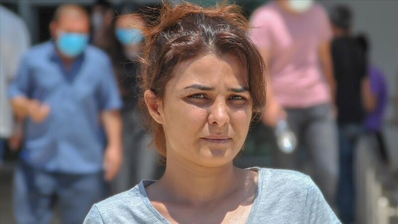 Antalya'da ellerine kelepçe takarak kendisini darbeden eşini silahla öldüren Melek