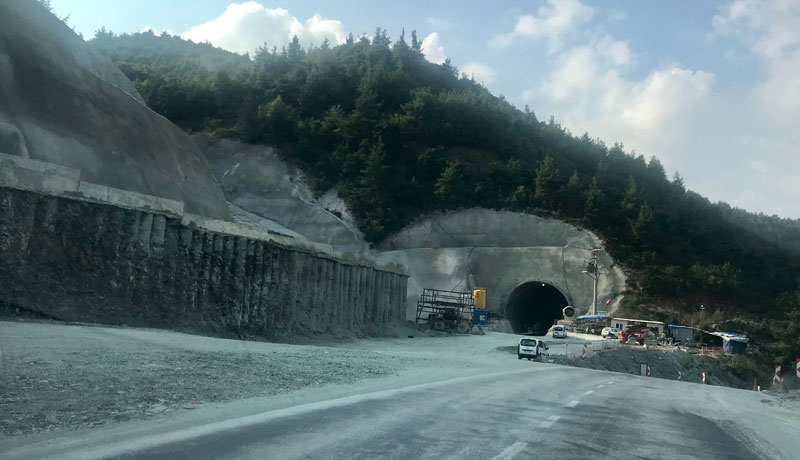 Bursa’da 15 yıldır bitmeyen proje onlarca can aldı! Bursa’da 15 yıldır bitmeyen proje onlarca can aldı!