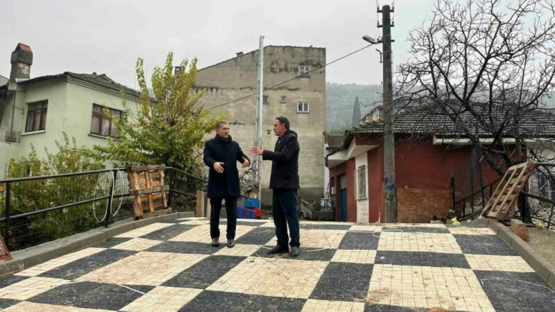 Bursa’nın turistik sahilinin çehresini değiştirecek adım Gemlik Belediyesi Fen İşleri Müdürlüğü, Küçükkumla Mahallesi’nde köy içinde yer