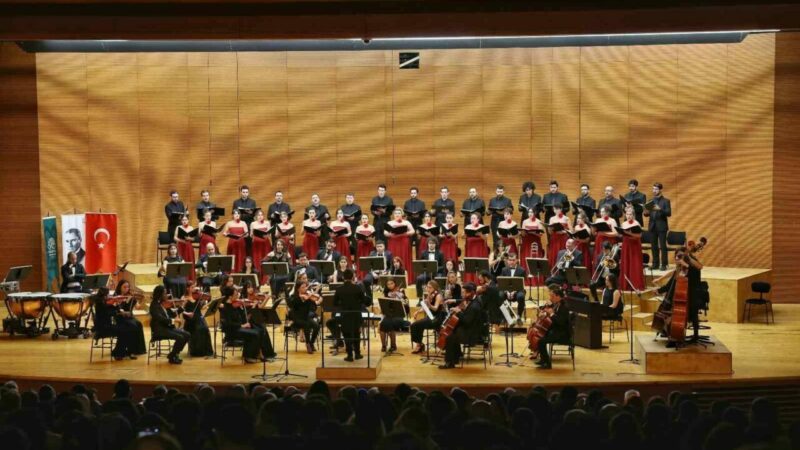 Nilüfer Oda Orkestrası ve Nilüfer Çoksesli Korosu düzenlediği Yeni Yıl