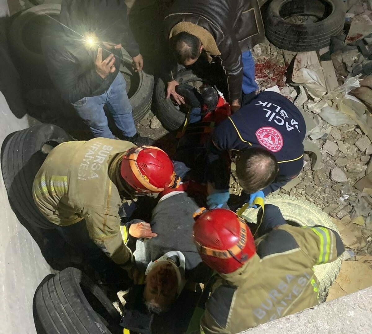 Bursa’da feci kaza! Asansör boşluğuna düştü Bursa’da feci kaza! Asansör boşluğuna düştü