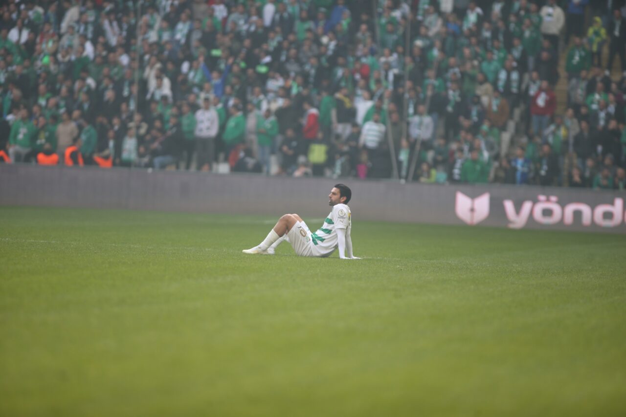 Bursaspor’a kötü haber! Yıldız futbolcunun durumu belli oldu…
