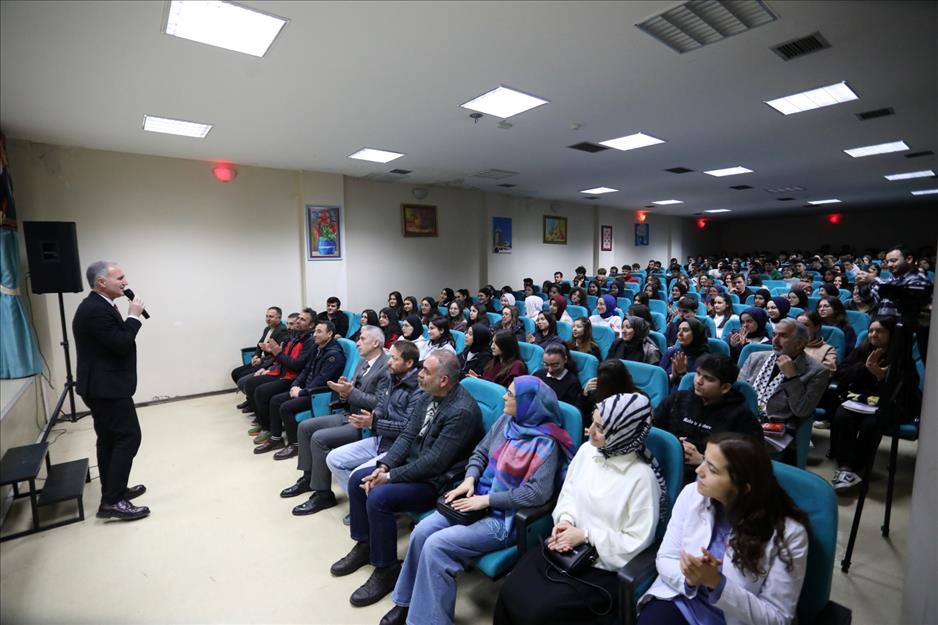 Başkan Taban, öğrencilerle bir araya geldi Başkan Taban, öğrencilerle bir araya geldi