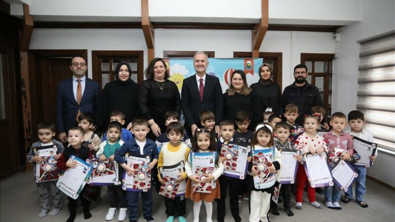 İnegöl Belediyesi Beşinci Mevsim Kreşinde eğitim alan öğrenciler için karne