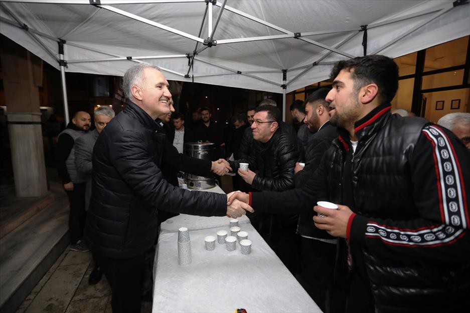 İnegöl’de Miraç Kandili’nde gönülleri ısıtan süt ikramı İnegöl’de Miraç Kandili’nde gönülleri ısıtan süt ikramı