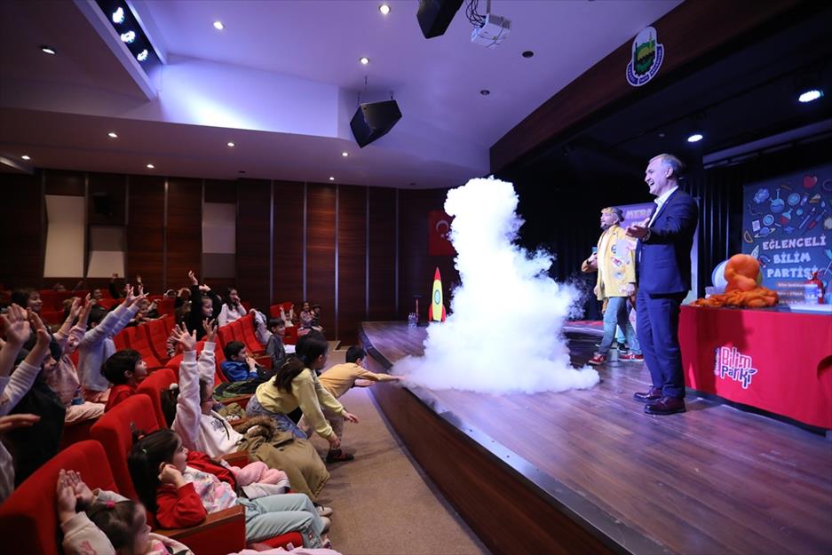 İnegöl’de Tatil Şöleni ile çocuklar hem eğleniyor hem öğreniyor İnegöl’de Tatil Şöleni ile çocuklar hem eğleniyor hem öğreniyor