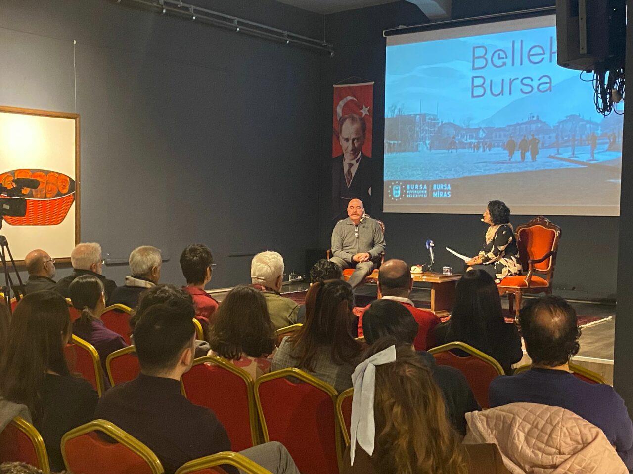 ‘Bursa Bellek- Kent Söyleşileri’nin ilk konuğu Ezel Akay oldu