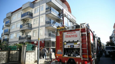 4 katlı binadaki yangında can pazarı