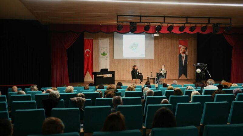 Bursa'nın ilk müzik öğretmeni Fethiye Sanlıkol, Osmangazi Belediyesi'nin düzenlediği programda