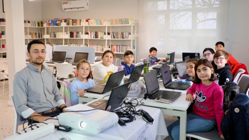 Mudanya’da robotik kodlama ile çocuklar geleceğe hazırlanıyor Mudanya Belediyesi, geleceğin dili olarak adlandırılan Robotik Kodlama Atölyeleri ile