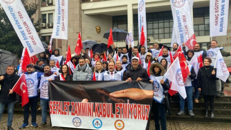 Bursa’da eğitimciler iş bıraktı Eğitim ve Bilim Gücü Dayanışma Sendikası, Genç Eğitim Sendikası ve
