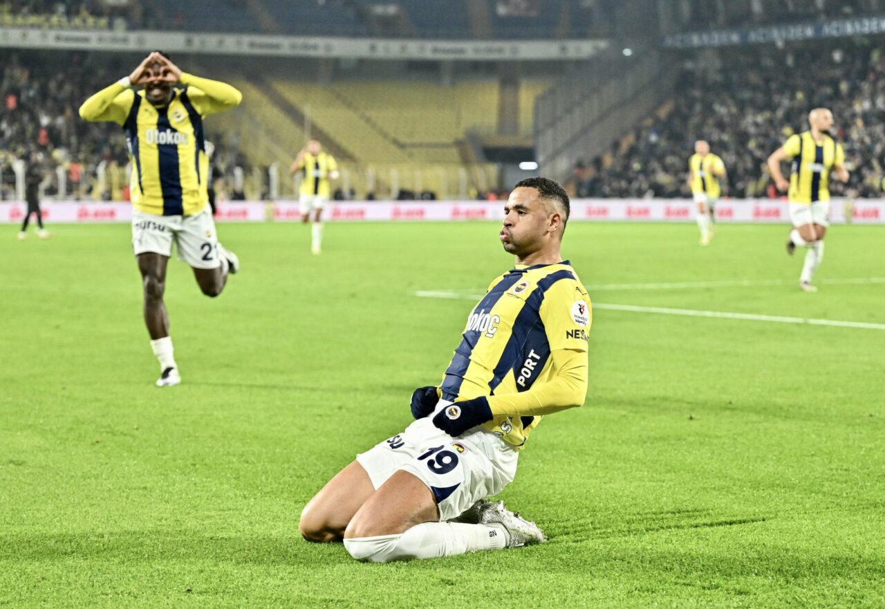 Fenerbahçe’nin zirve takibi sürüyor