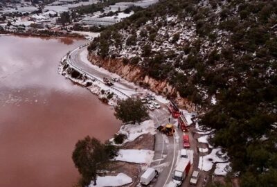 Antalya’da sel ve dolu: Yollar kapandı, sahiller çamur rengine döndü