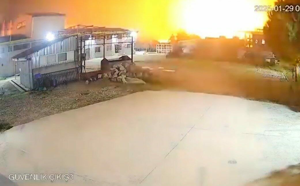 Bursa’daki feci yangına dair yeni görüntüler: Patlama anı kamerada! Bursa’daki feci yangına dair yeni görüntüler: Patlama anı kamerada!