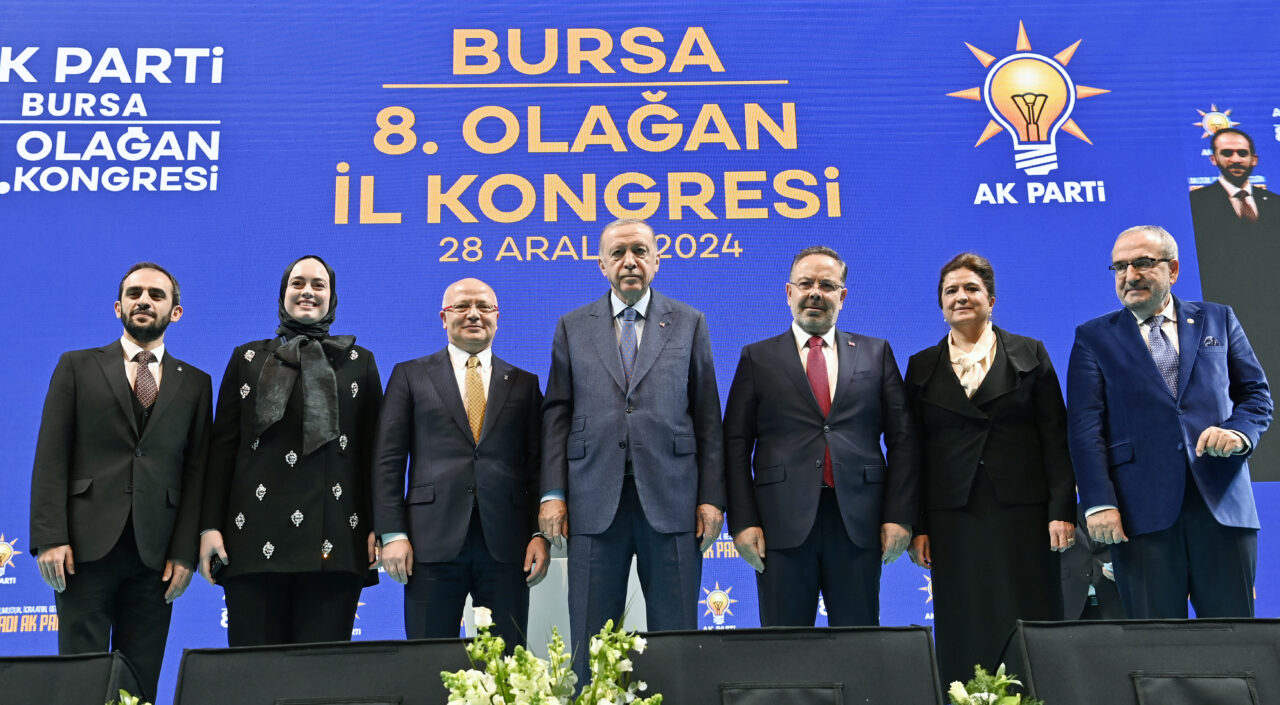AK Parti Bursa’da ‘yaş barajı’ değişimi AK Parti Bursa’da ‘yaş barajı’ değişimi