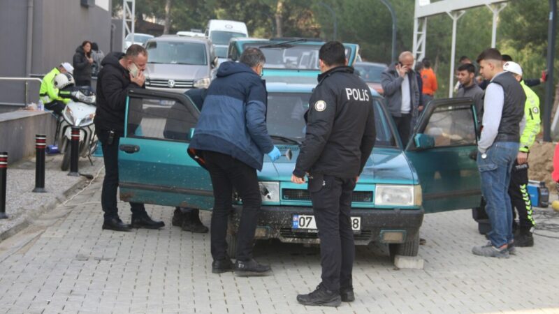 Bursa'dan çaldıkları otomobille Manisa'da kaza yapan ve burada başka bir