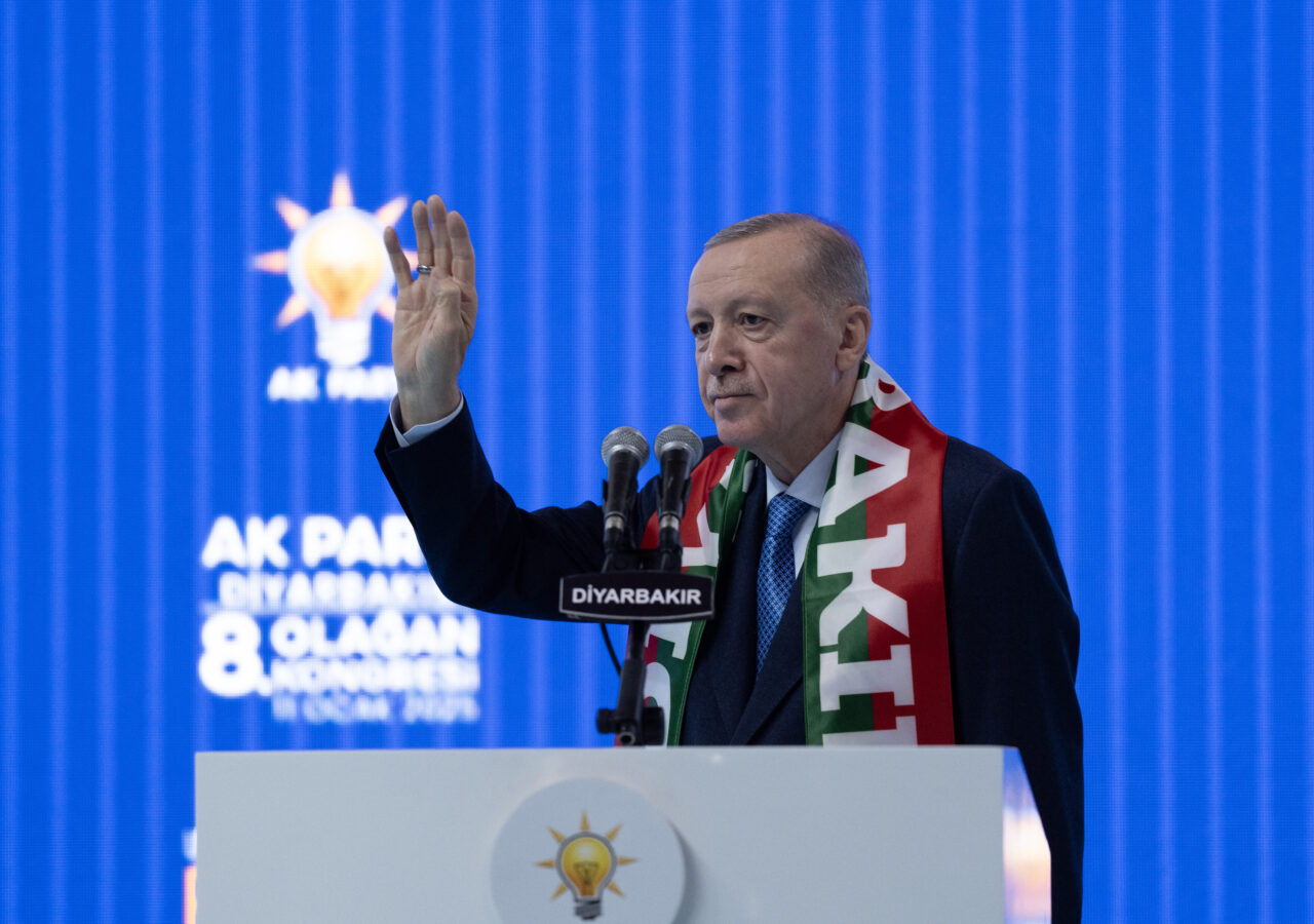 Cumhurbaşkanı Erdoğan’dan Diyarbakır’da önemli mesajlar: Terörü bitirmek için fırsat penceresi açıldı Cumhurbaşkanı Erdoğan’dan Diyarbakır’da önemli mesajlar: Terörü bitirmek için fırsat penceresi açıldı