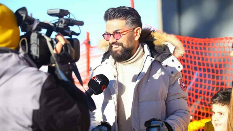 Bursalı ünlü sanatçı Çevik: ”Şöhreti değil ailemi tercih ettim” Bursa’da sahnede tabuttan çıkarak konser veren ünlü sanatçı Mehmet Çevik