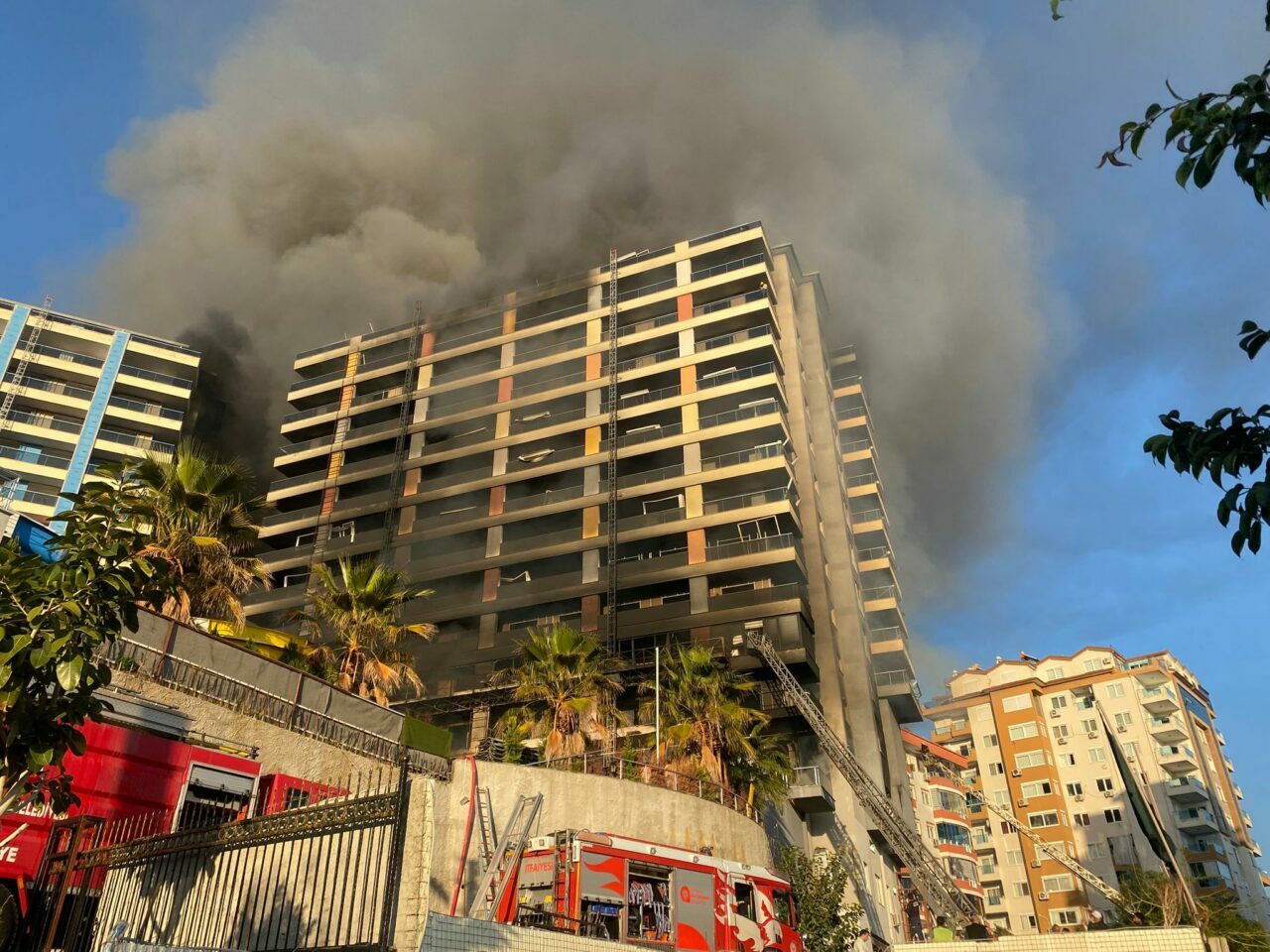 Otel inşaatında yangın