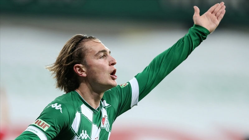 Kariyeri adeta çöktü! Bursaspor’un eski genç yıldızı bakın nereye transfer oldu 2 yıl önce Bursaspor'da forma giyerken 'Hayalim Avrupa'da forma giymek'