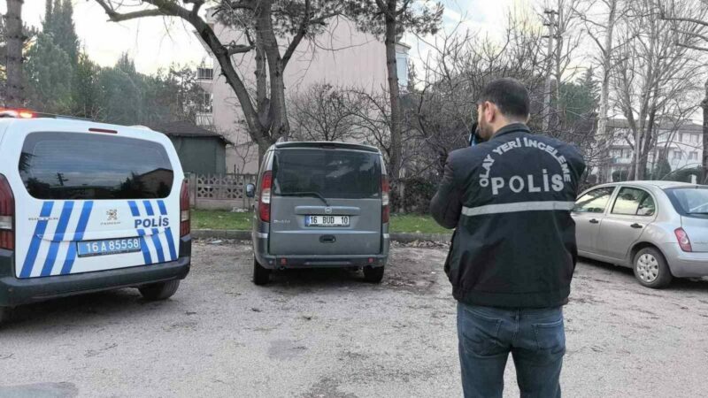 Bursa’nın İnegöl ilçesinde park halindeki kamyonet, nereden atıldığı belli olmayan