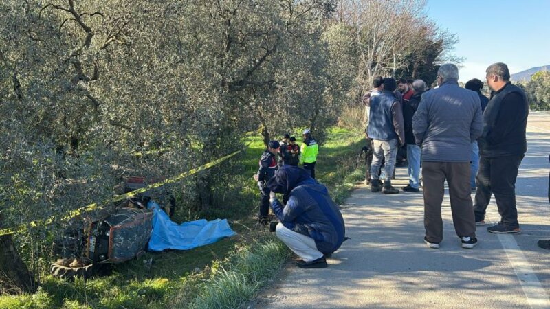 Bursa’da acı son! Gözyaşlarına boğuldular Bursa’nın Orhangazi ilçesinde tamire götürmek istediği traktörün devrilmesi sonucu altında